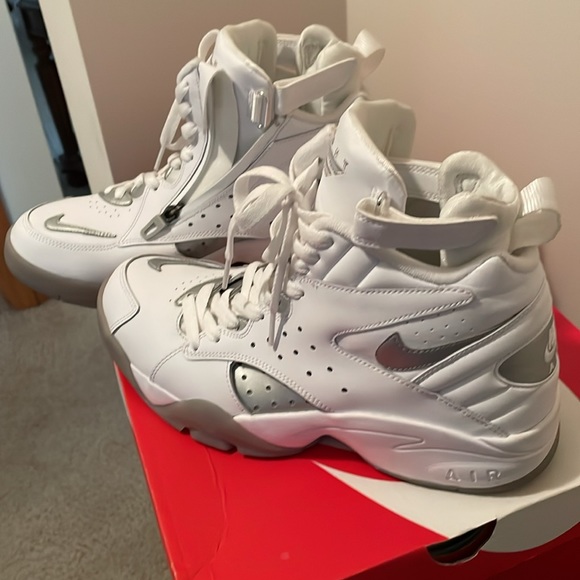 Nike Air Maestro II LTD Shoes - Picture 12 of 16